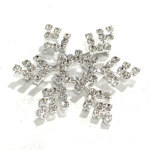 Christmas Brooch Holiday Snowflake Pin Silvertone Clear White Rhinestones NEW